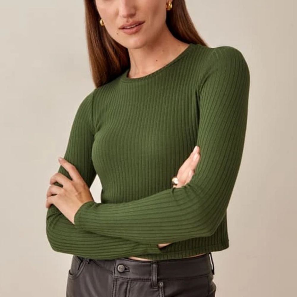 Reformation Jackie Top - cropped long sleeve green tee